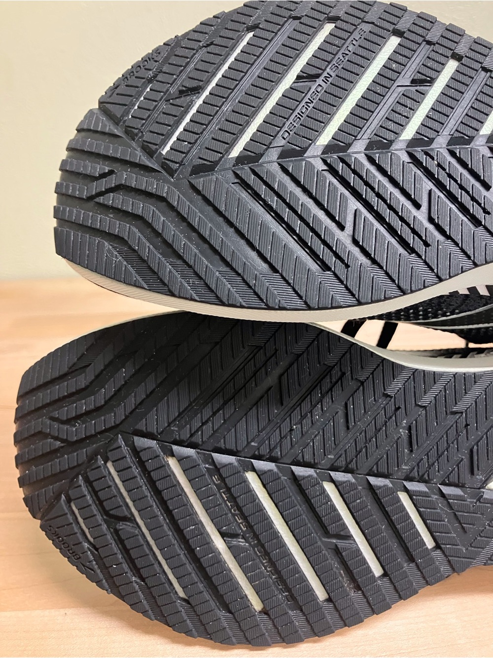 Brooks Levitate GTS Women's Black and White Running Shoes - Picture 8 of 12